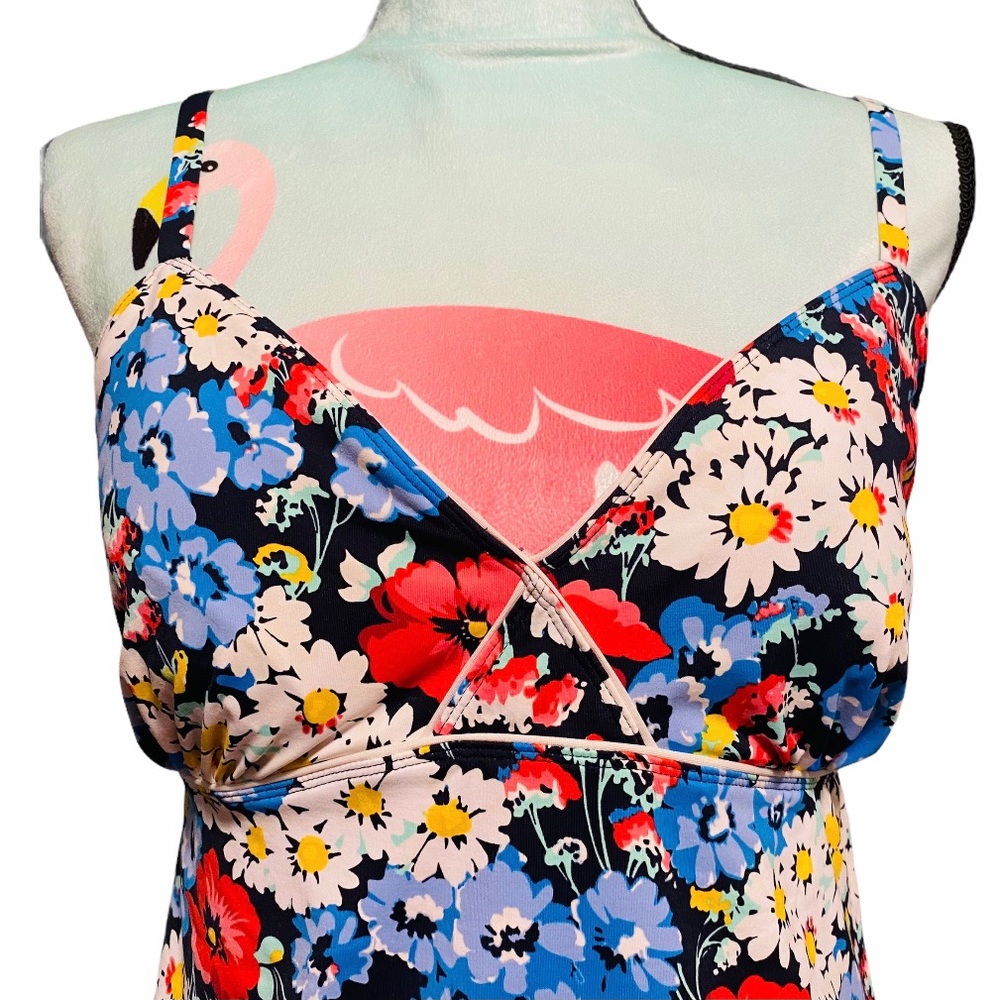 Lands' End Women's Tankini Swimsuit Top 12 - Picture 2 of 9